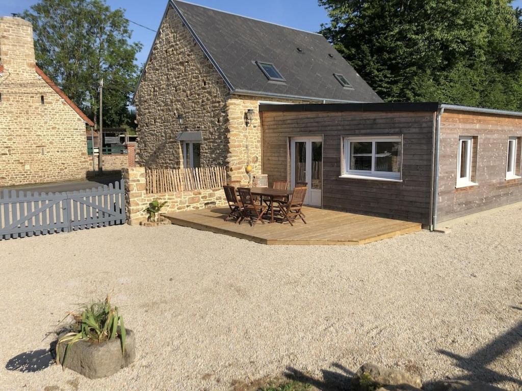 Charmante Maison De Campagne En Pierres Et Bois Sartilly-Baie-Bocage Exteriér fotografie